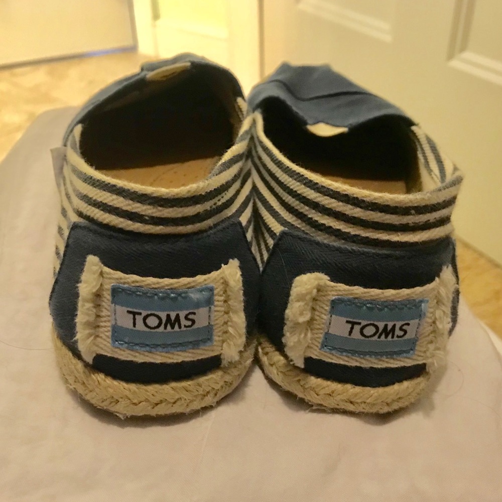 Toms - Picture 3 of 4
